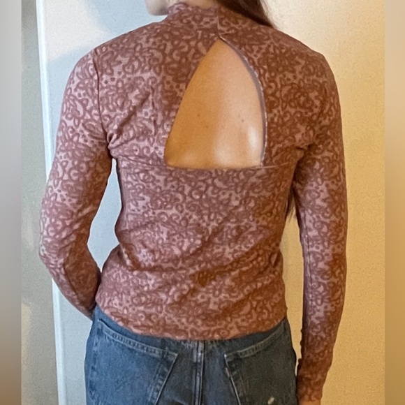 Buckle Spring Floral Long Sleeve Lettuce Trim Textured Mauve Top Women’s Medium - Picture 7 of 7